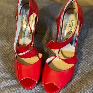 Micheal Kors Red Patent Leather Peep Toe Pumps size 9/1/2